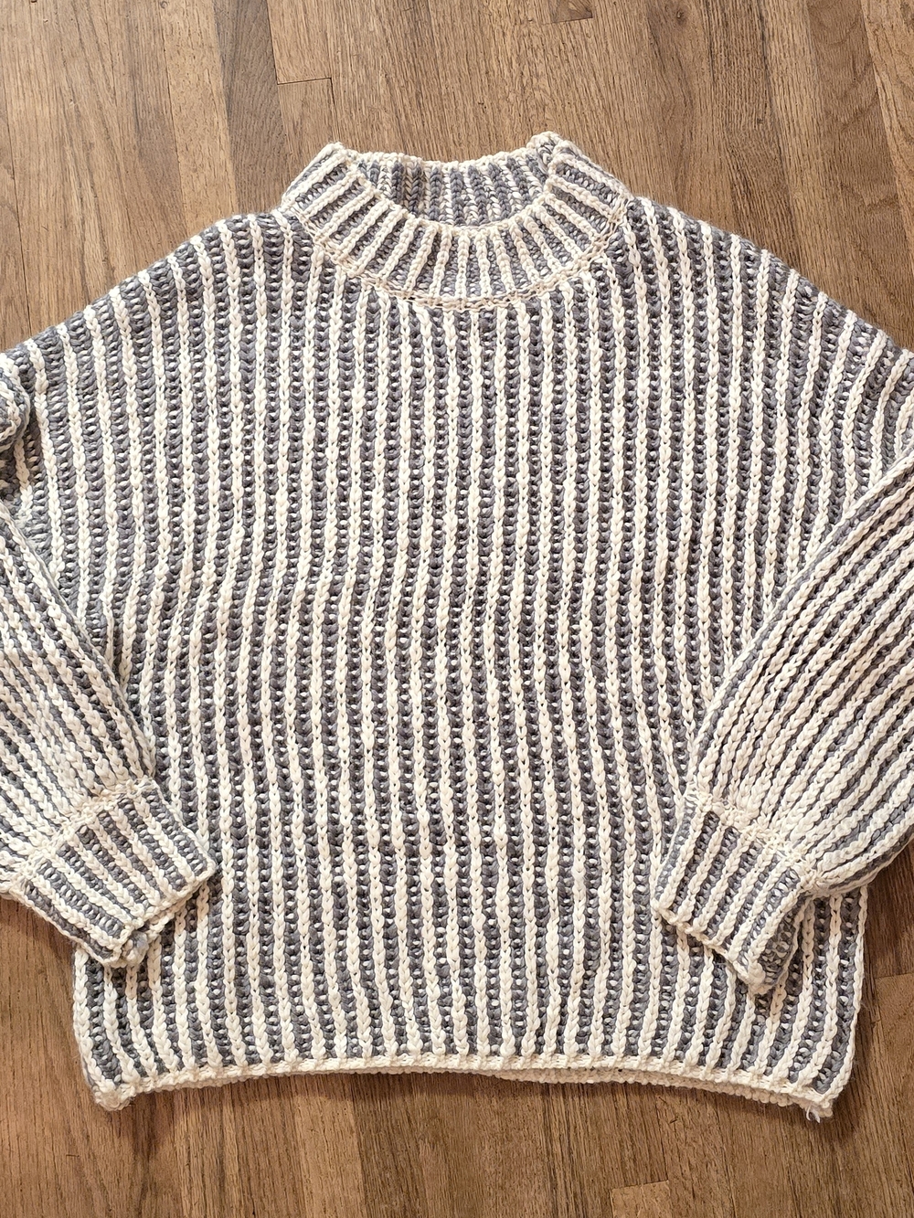 POL Two-Tone Cream and Gray Ribbed Turtleneck Sweater